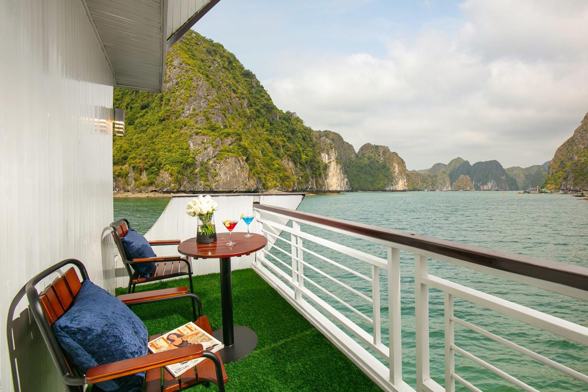 Hotel Fantasea Imperial Cruise Hạ Long Exterior foto