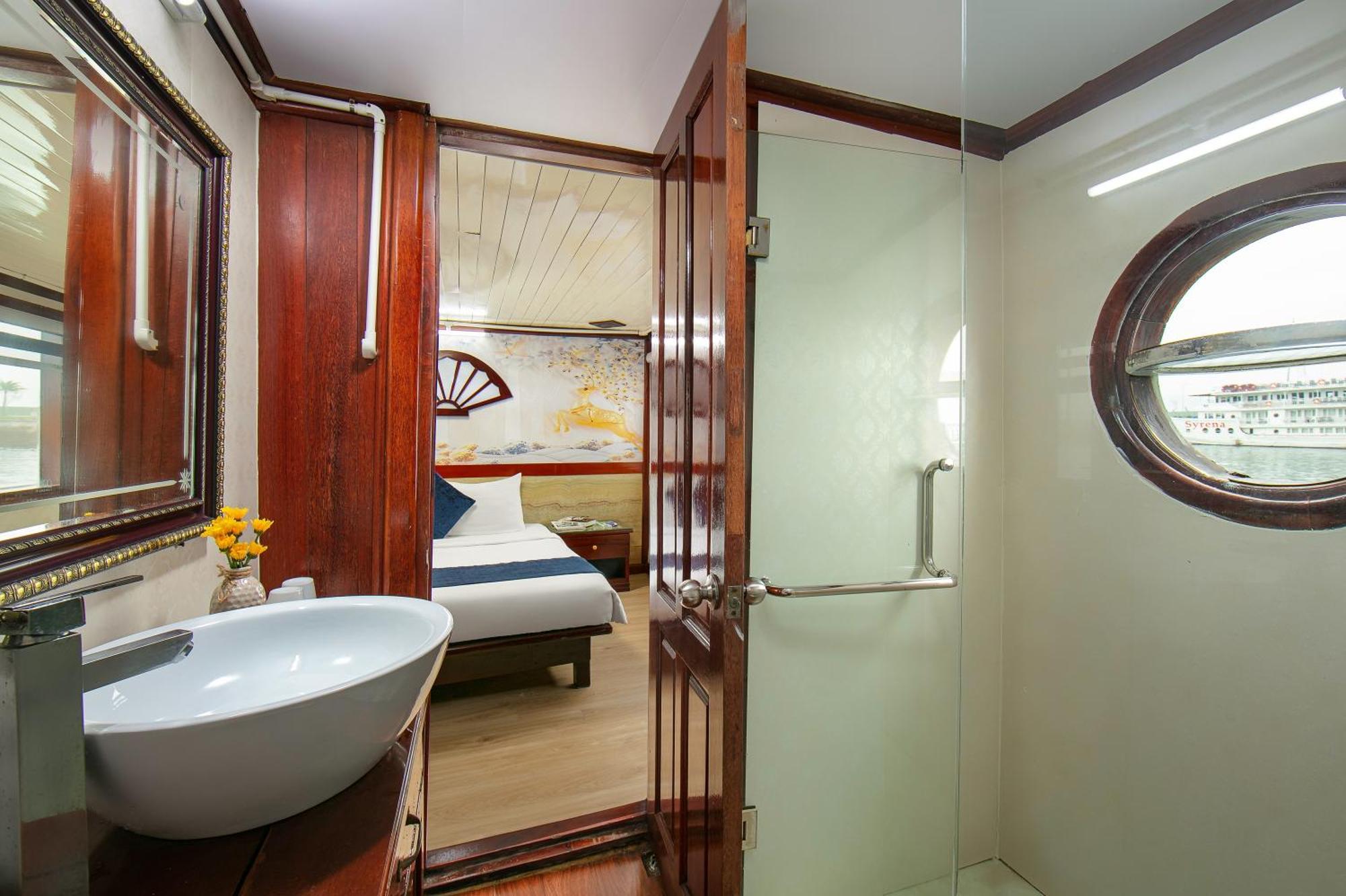 Hotel Fantasea Imperial Cruise Hạ Long Exterior foto